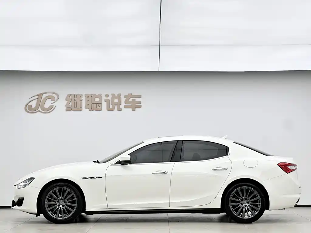 Maserati Ghibli — фото 10