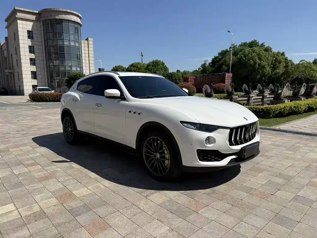 Maserati Levante — фото 3
