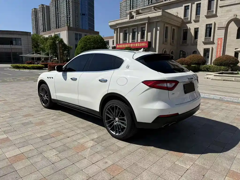 Maserati Levante — фото 7