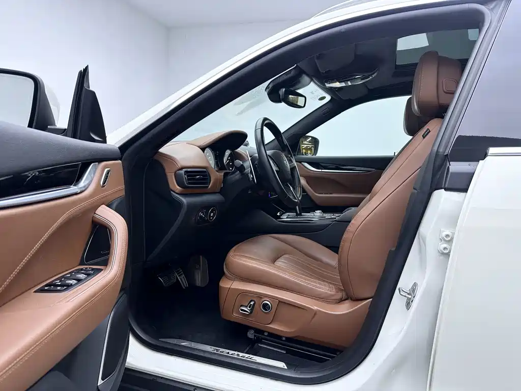 Maserati Levante — фото 13