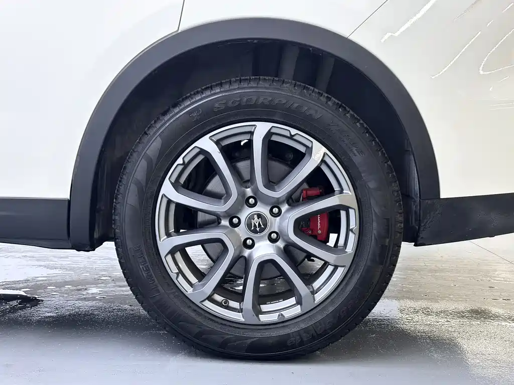 Maserati Levante — фото 8