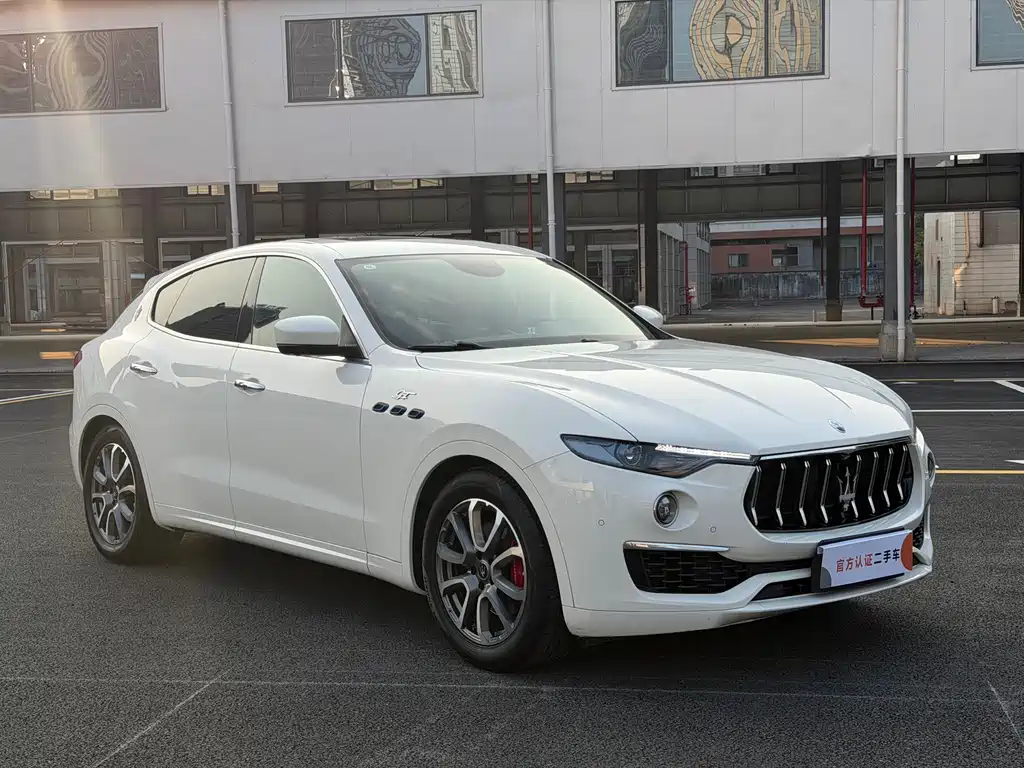 Maserati Levante — фото 11