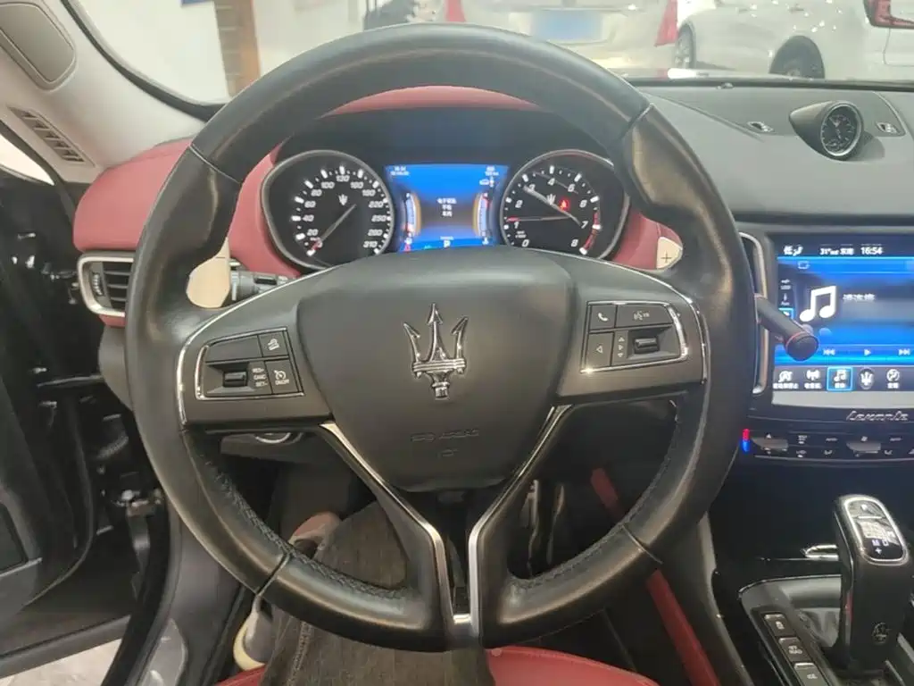 Maserati Levante — фото 11