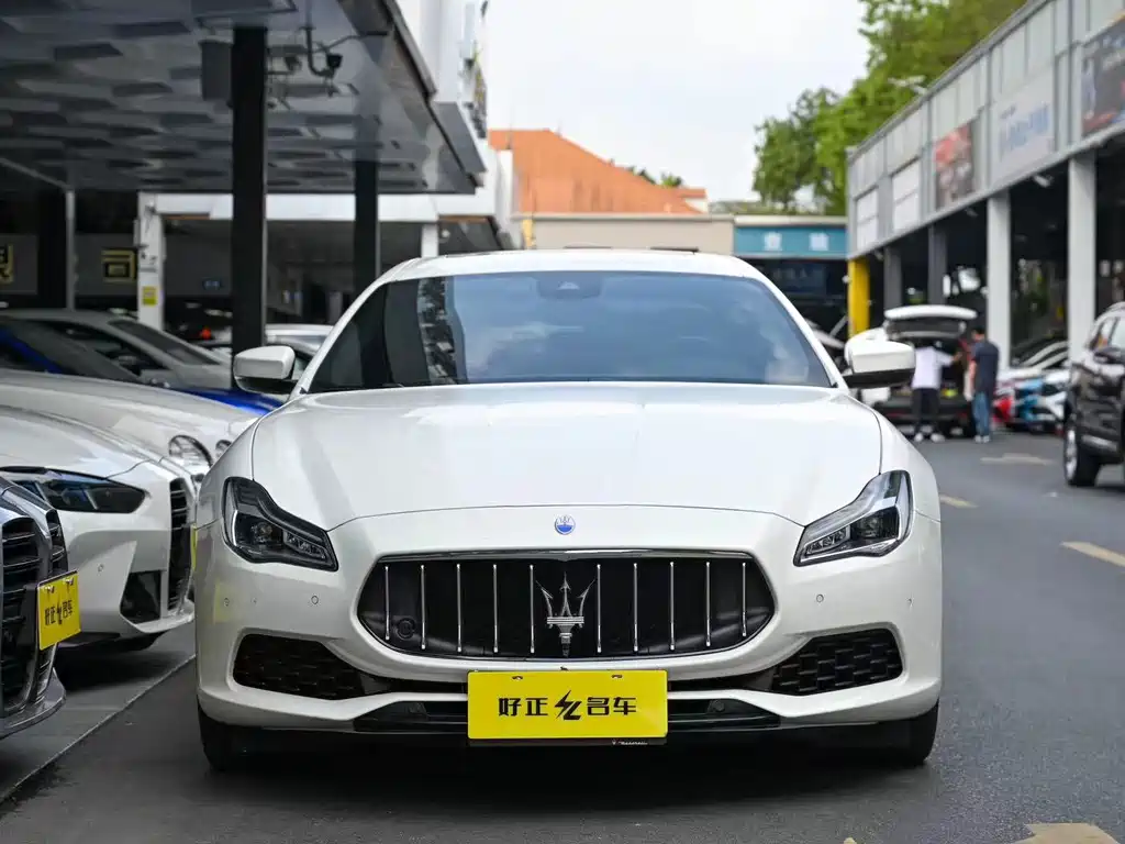 Maserati Quattroporte — фото 2