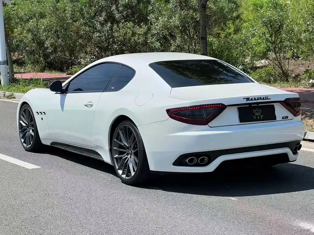 Maserati GranTurismo — фото 9