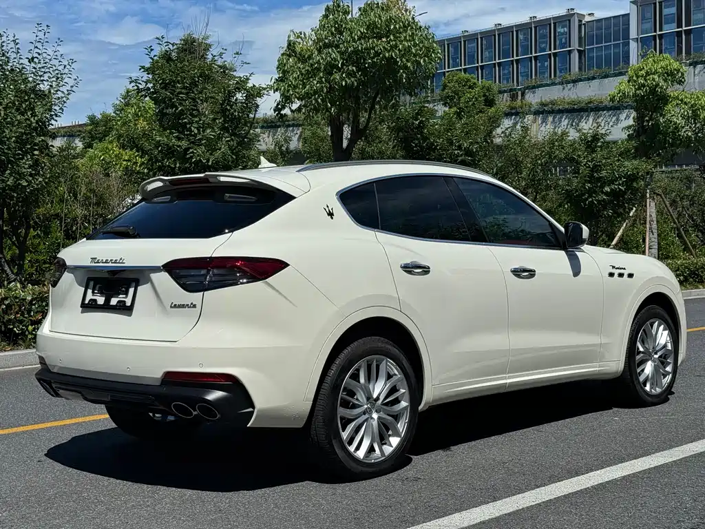 Maserati Levante — фото 14