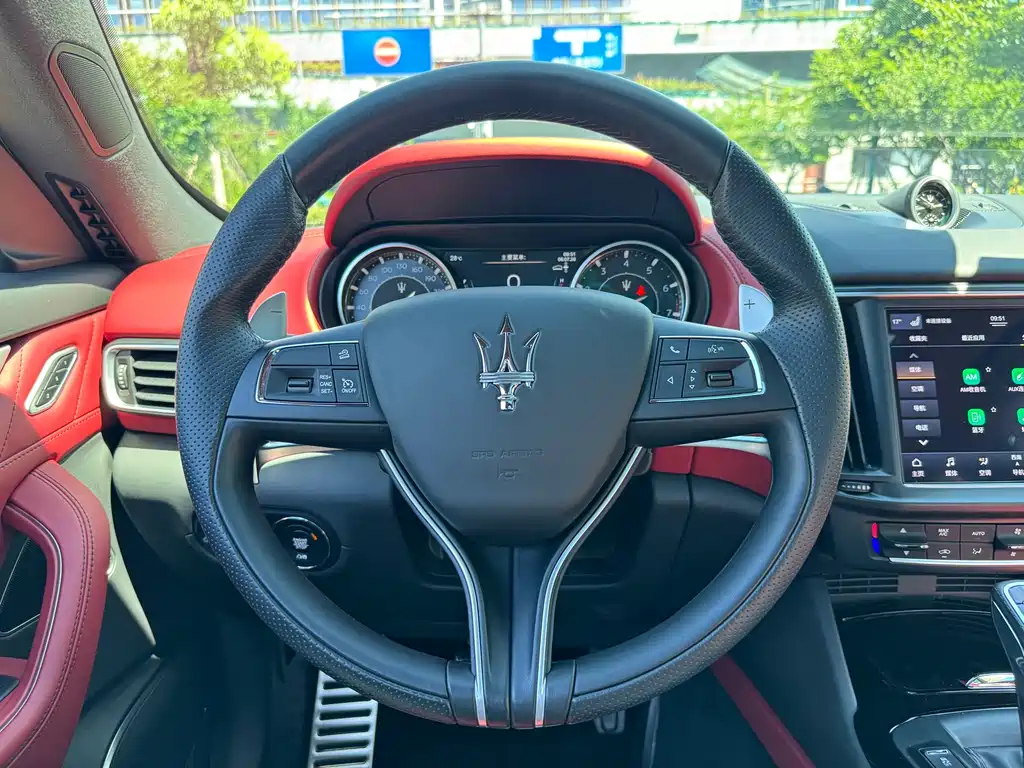 Maserati Levante — фото 9