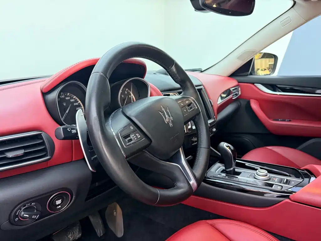 Maserati Levante — фото 11