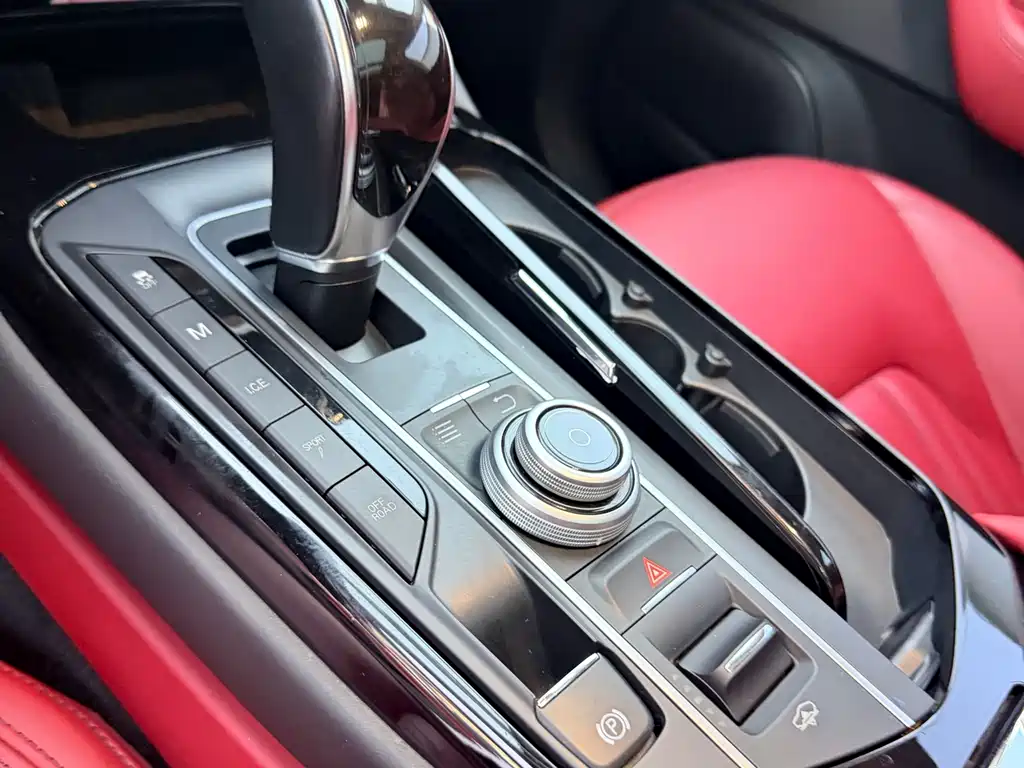 Maserati Levante — фото 10
