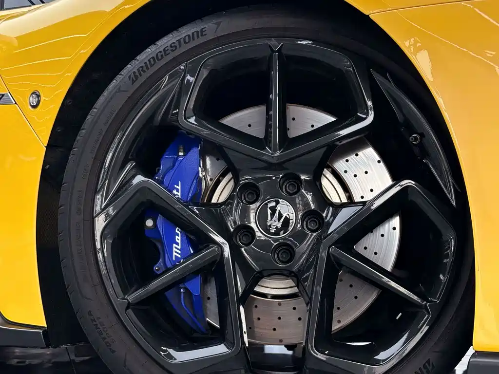 Maserati MC20 — фото 11