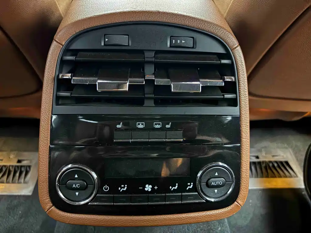Maserati Quattroporte — фото 7
