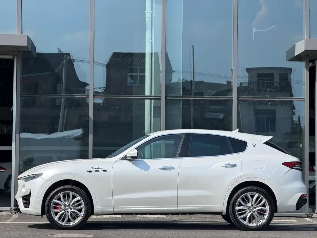 Maserati Levante — фото 3