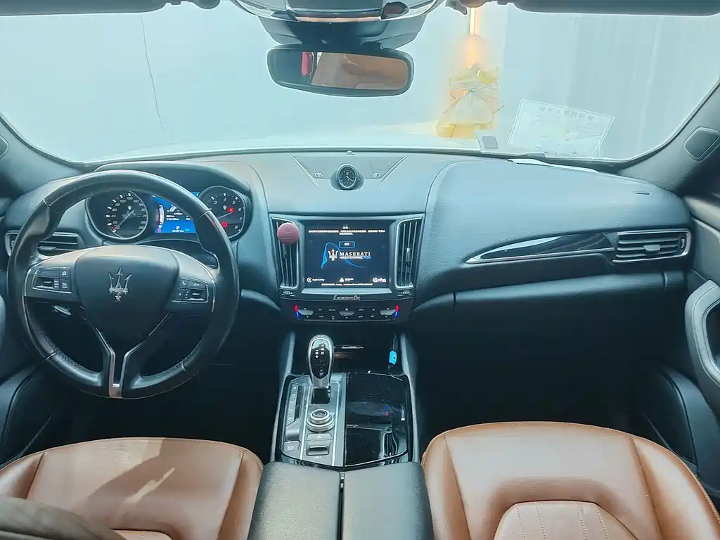 Maserati Levante — фото 11