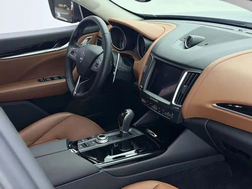 Maserati Levante — фото 17