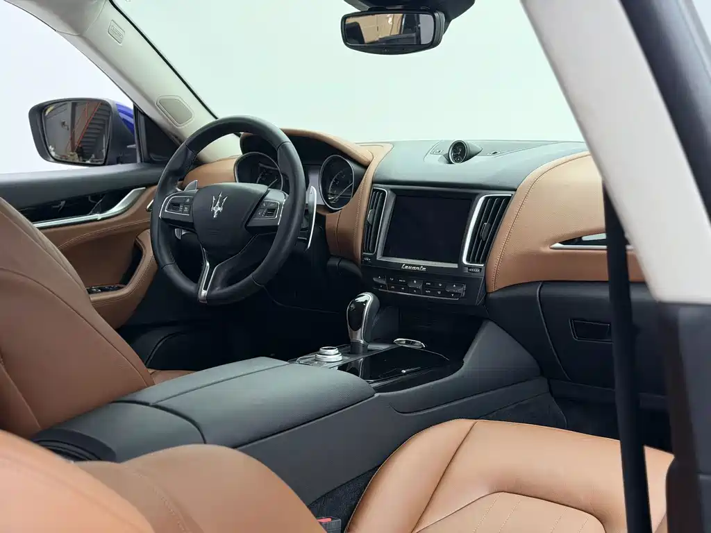 Maserati Levante — фото 10