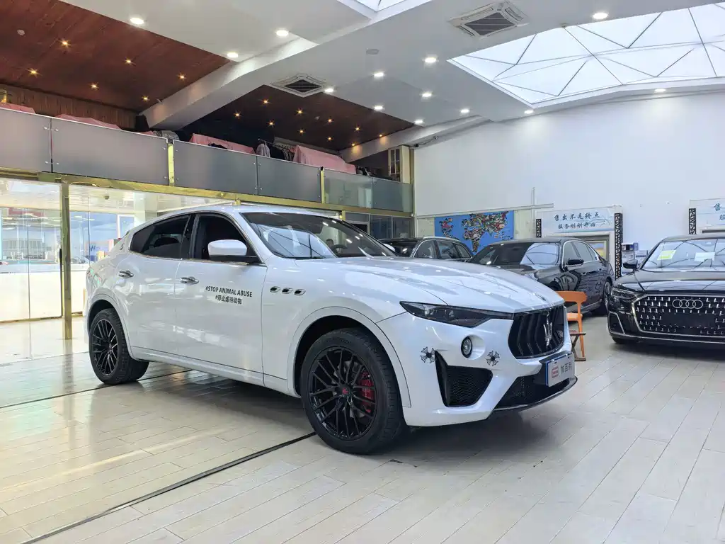Maserati Levante — фото 3
