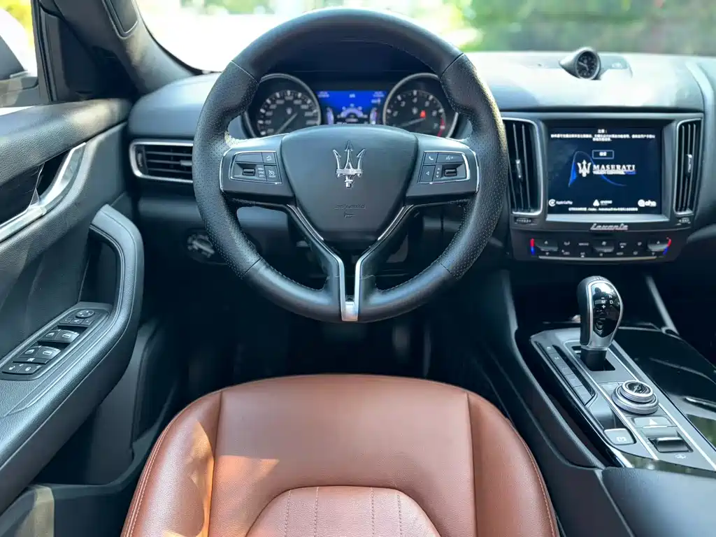 Maserati Levante — фото 8