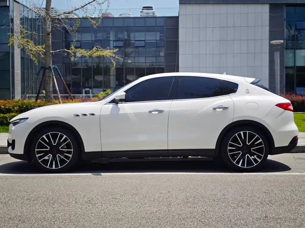 Maserati Levante — фото 3