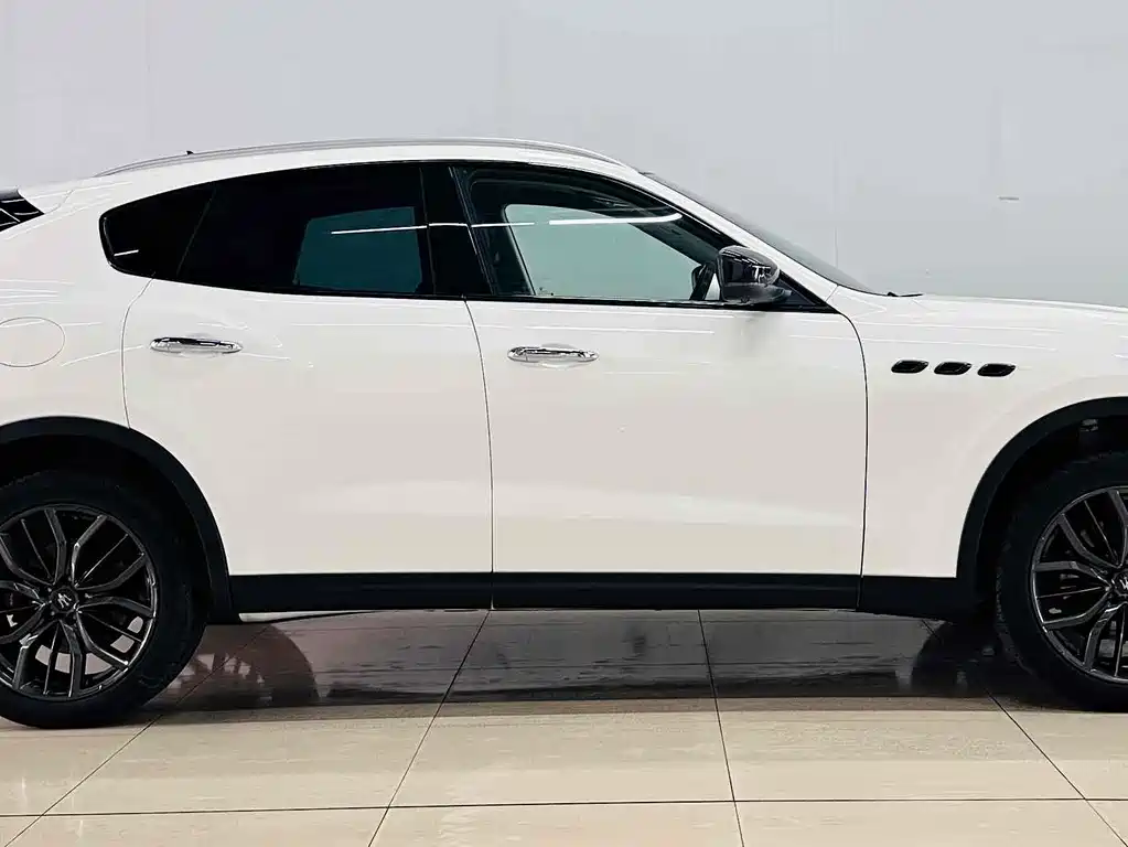 Maserati Levante — фото 4