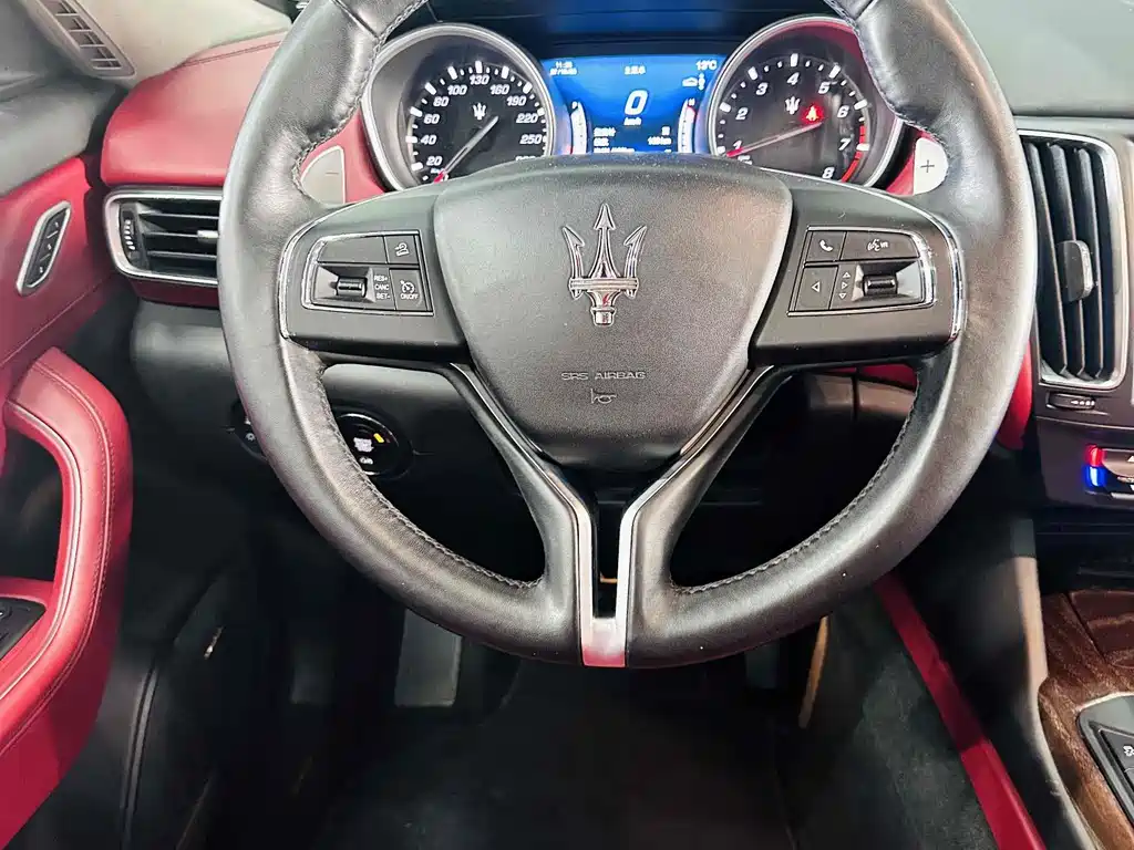 Maserati Levante — фото 9
