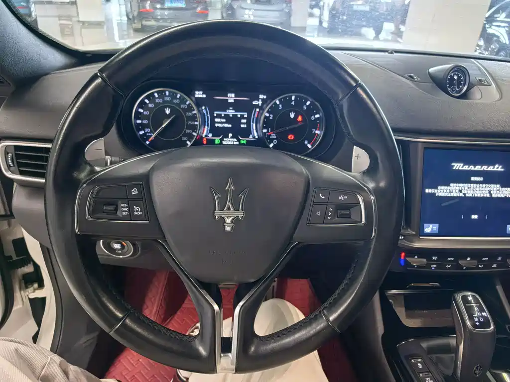 Maserati Levante — фото 9
