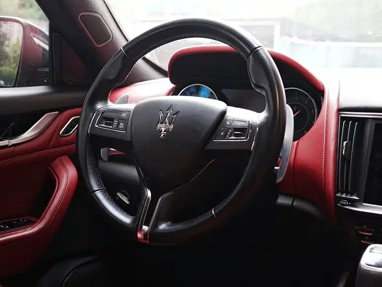 Maserati Levante — фото 13