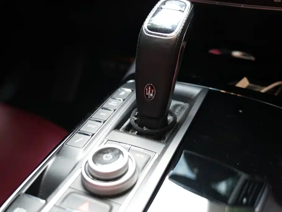 Maserati Levante — фото 15