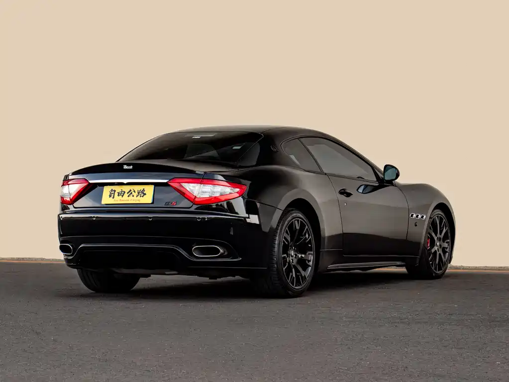 Maserati GranTurismo — фото 17