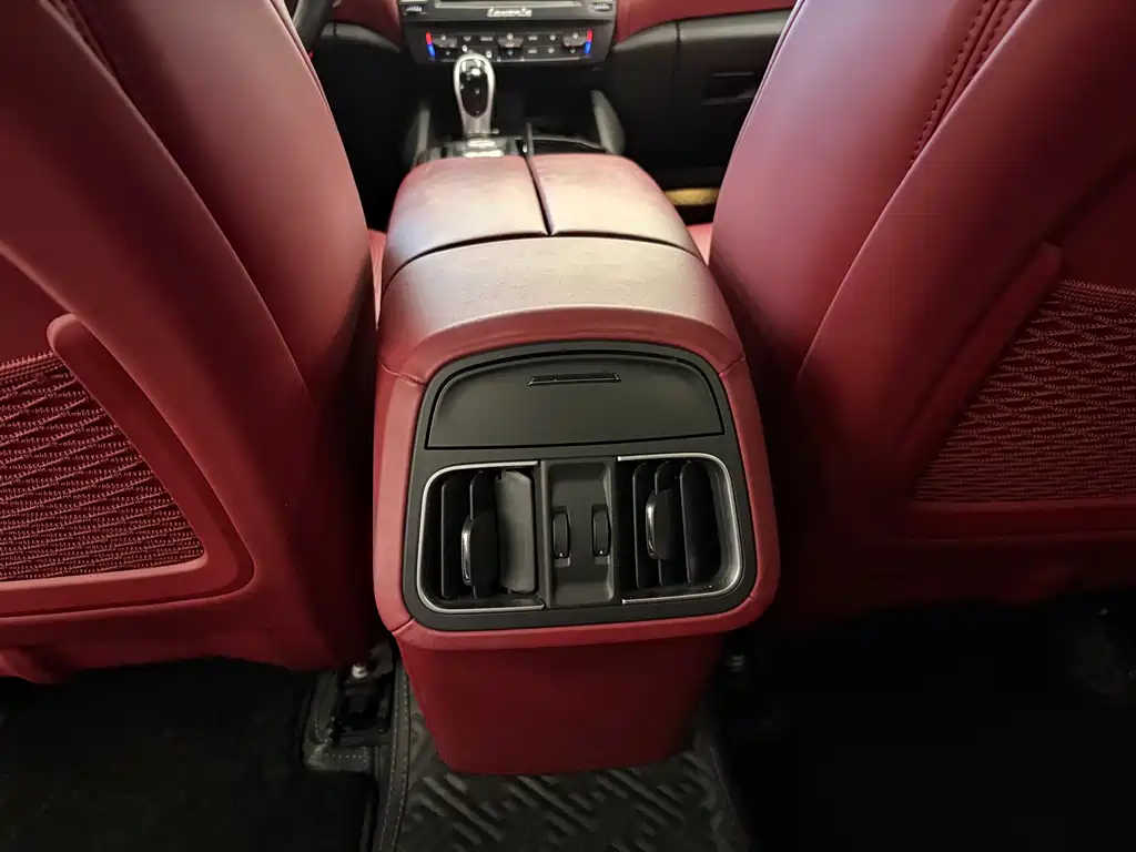 Maserati Levante — фото 14