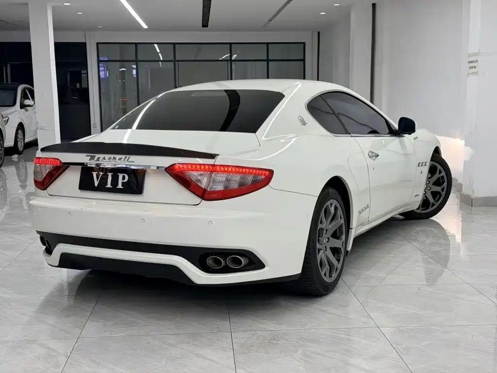 Maserati GranTurismo — фото 8