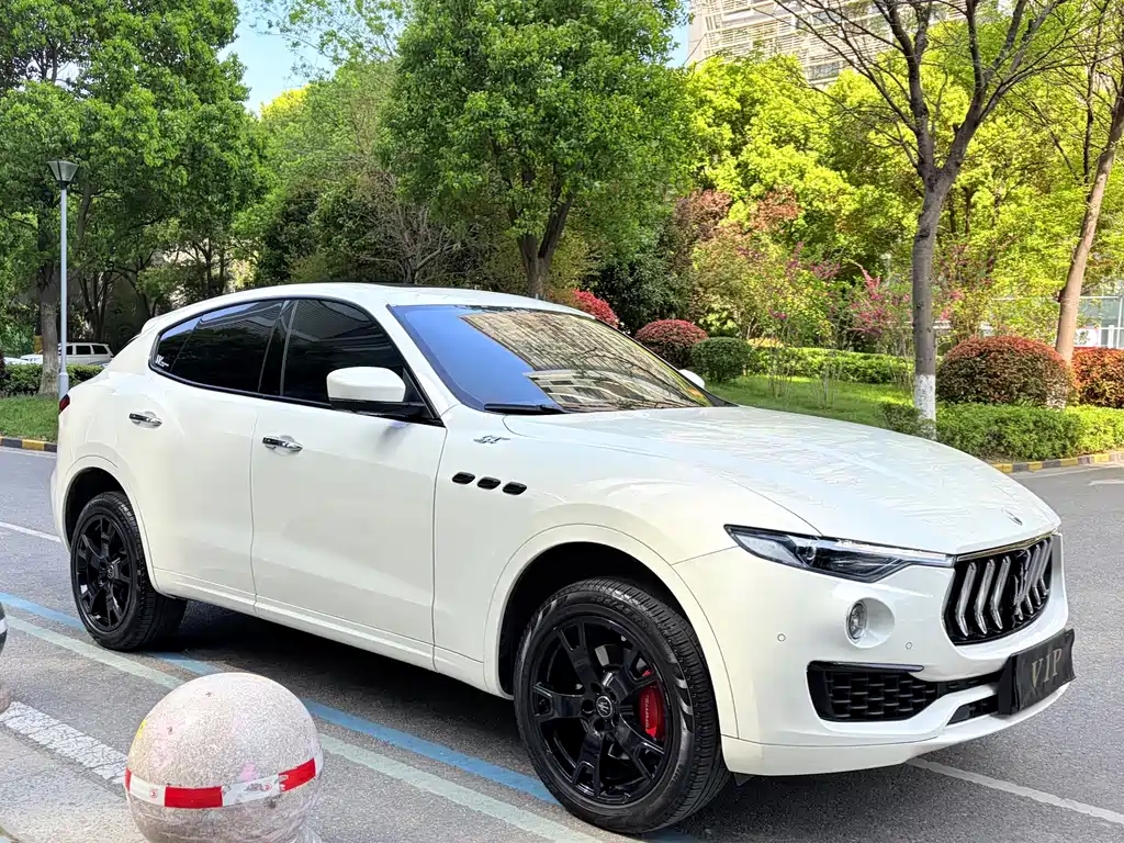 Maserati Levante — фото 3