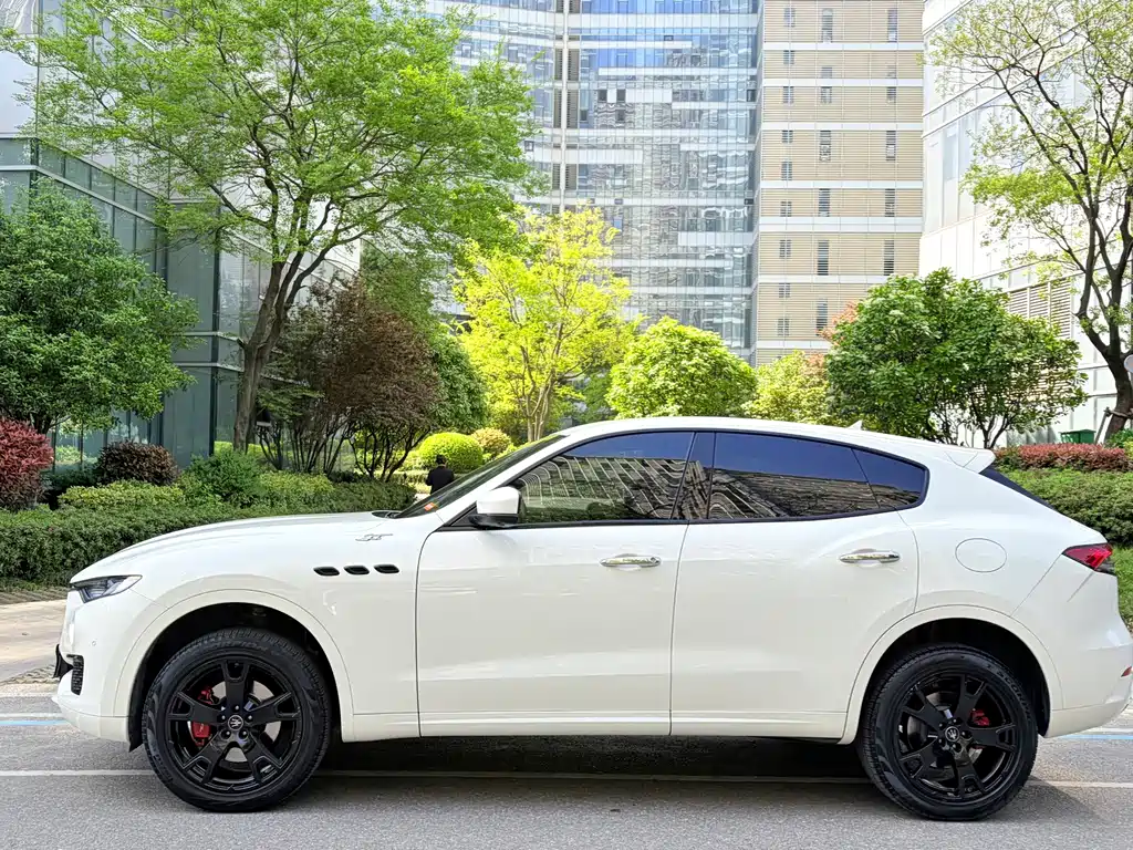 Maserati Levante — фото 4