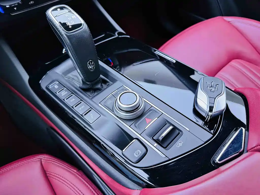 Maserati Levante — фото 14