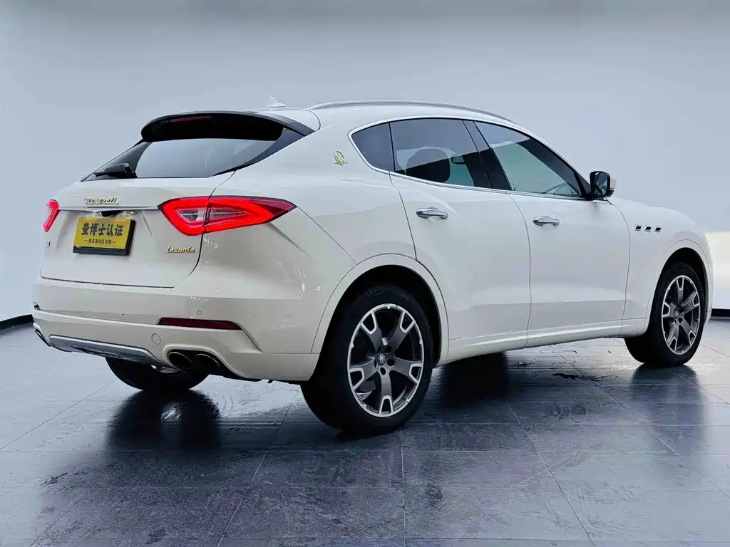 Maserati Levante — фото 4