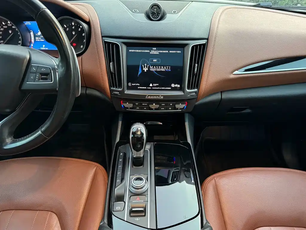 Maserati Levante — фото 14