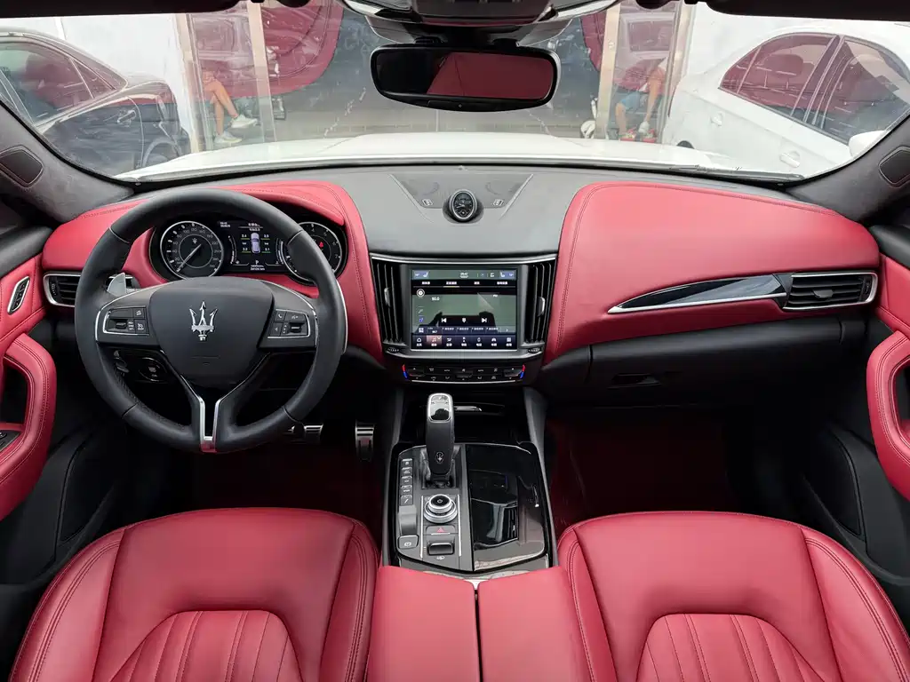 Maserati Levante — фото 13