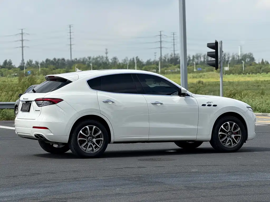 Maserati Levante — фото 8