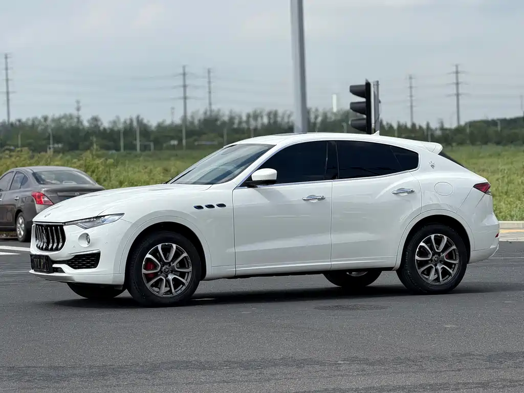 Maserati Levante — фото 10