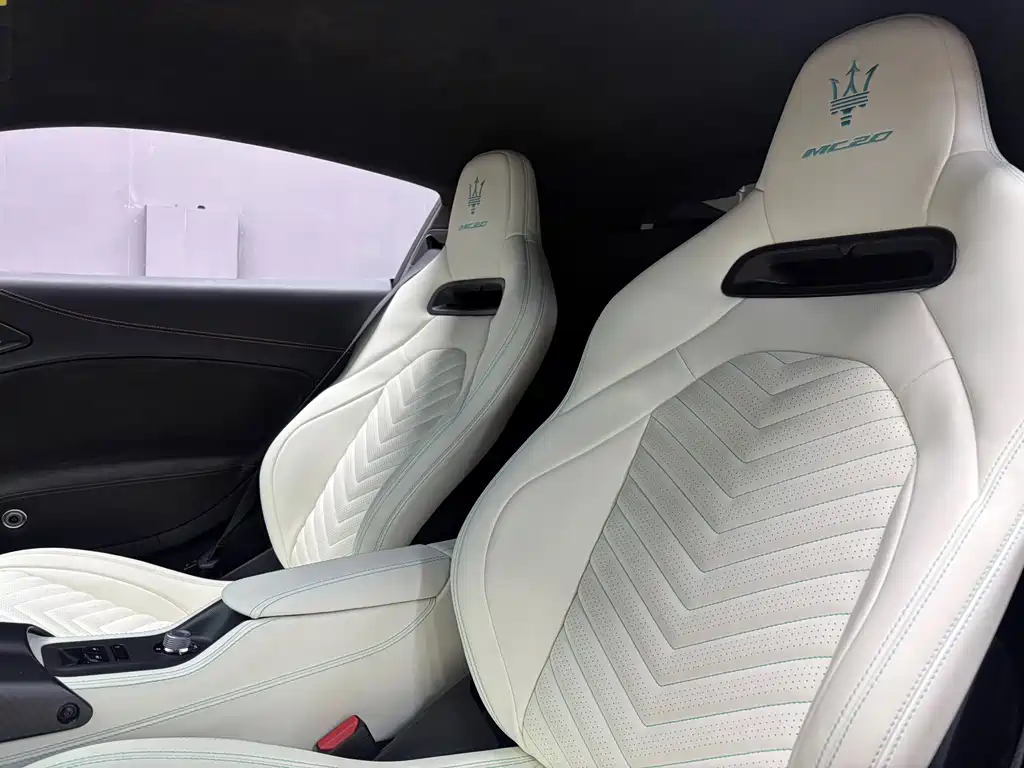 Maserati MC20 — фото 17