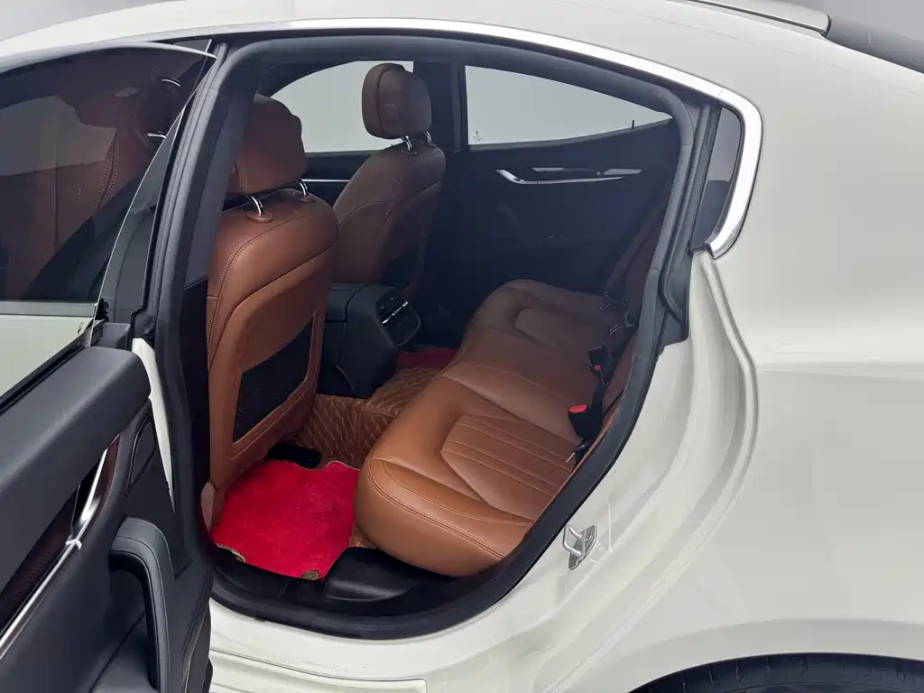 Maserati Ghibli — фото 10