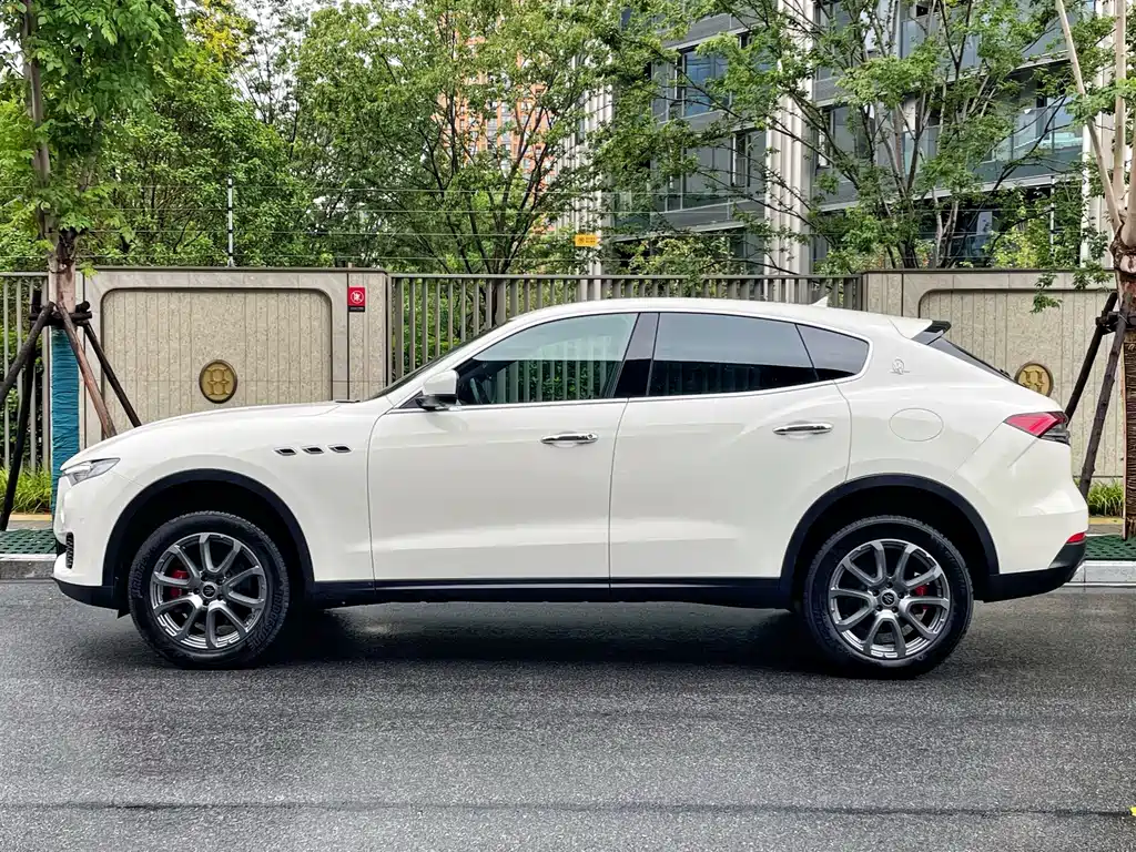 Maserati Levante — фото 3