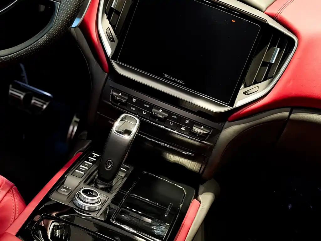 Maserati Ghibli — фото 24