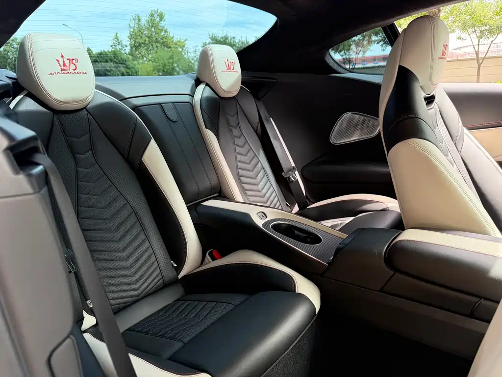 Maserati GranTurismo — фото 11
