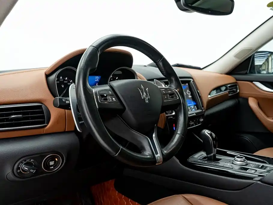 Maserati Levante — фото 13