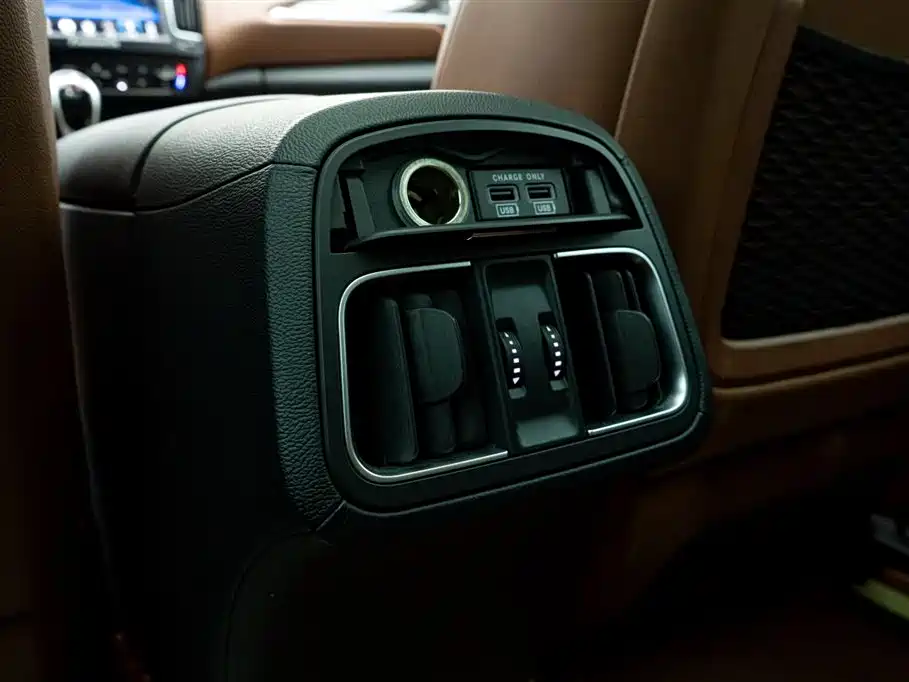Maserati Levante — фото 19