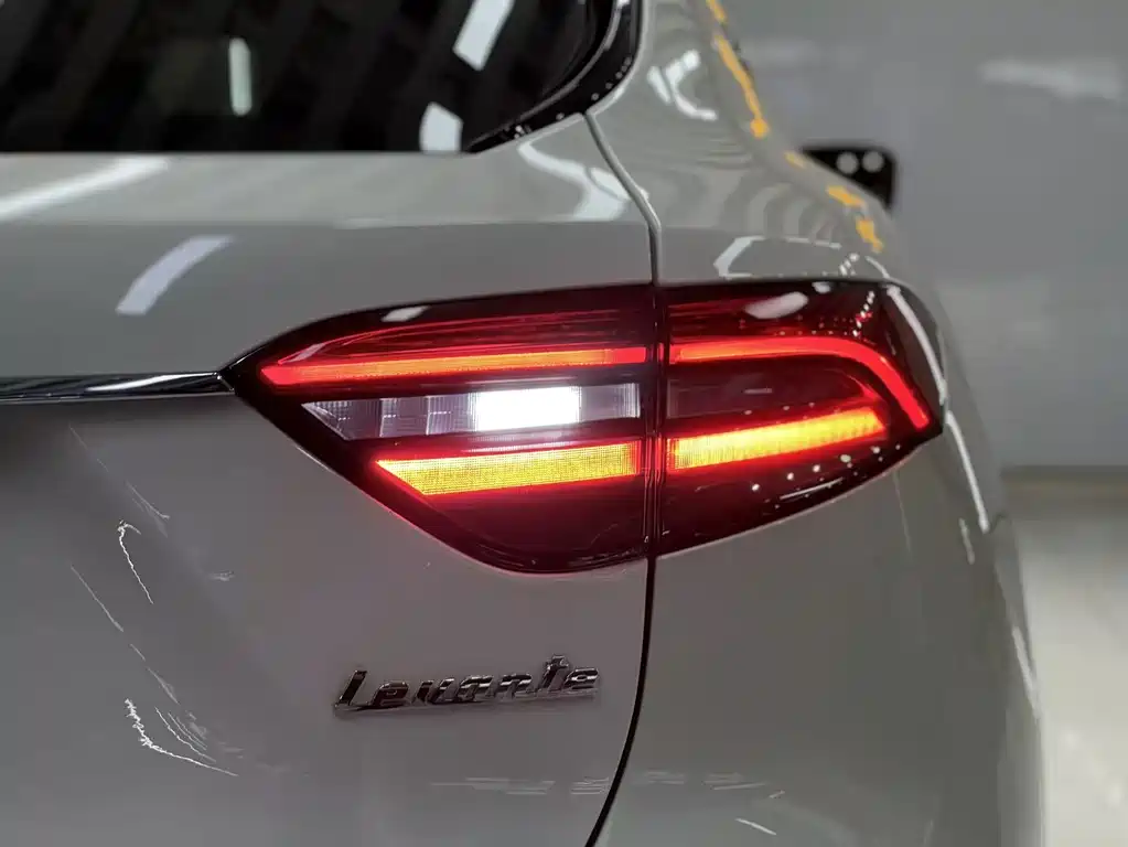 Maserati Levante — фото 8