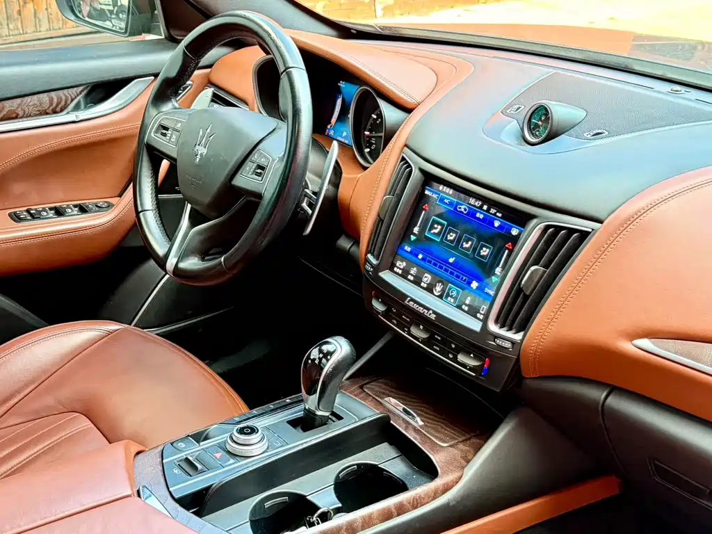 Maserati Levante — фото 19