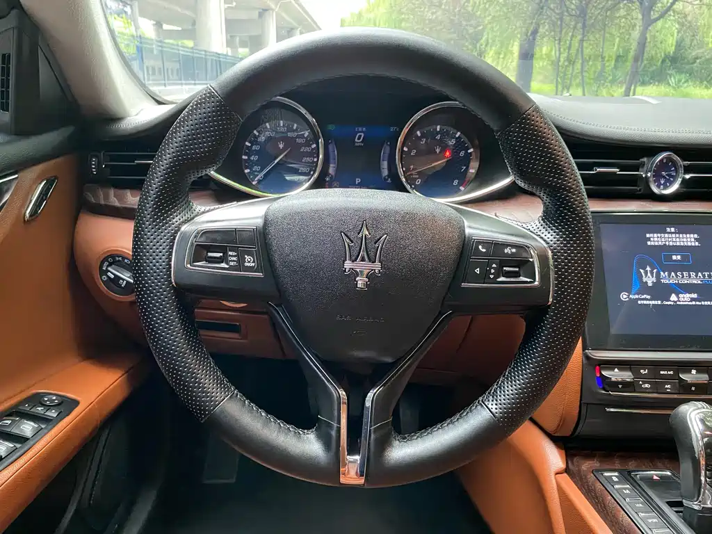 Maserati Quattroporte — фото 15