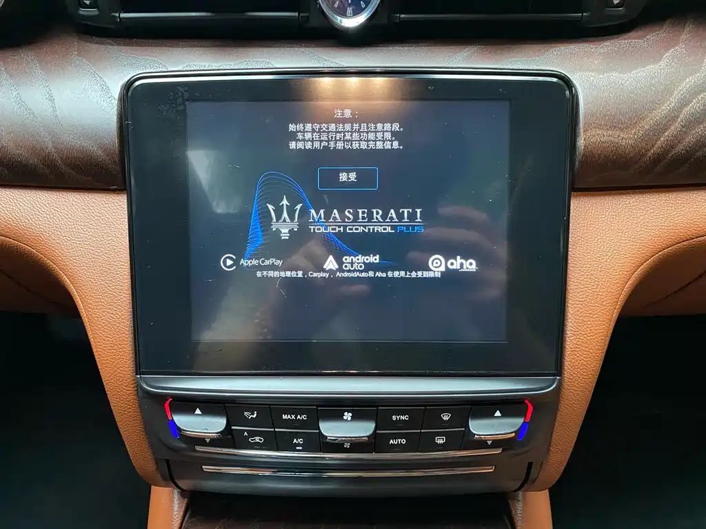Maserati Quattroporte — фото 17