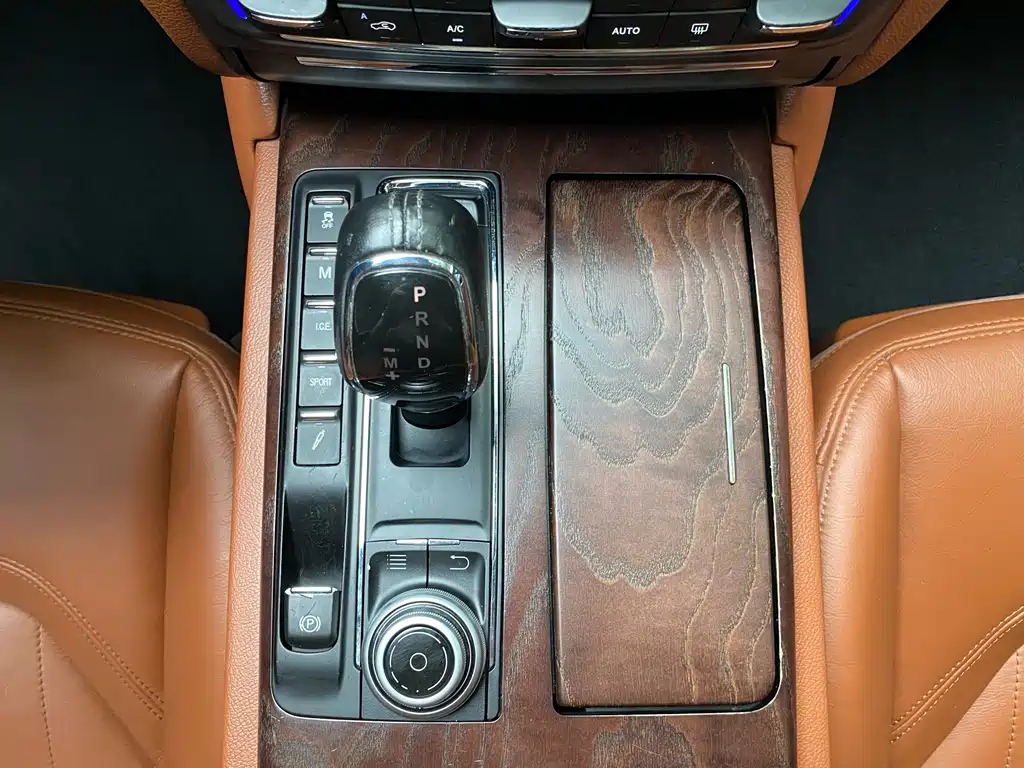 Maserati Quattroporte — фото 18